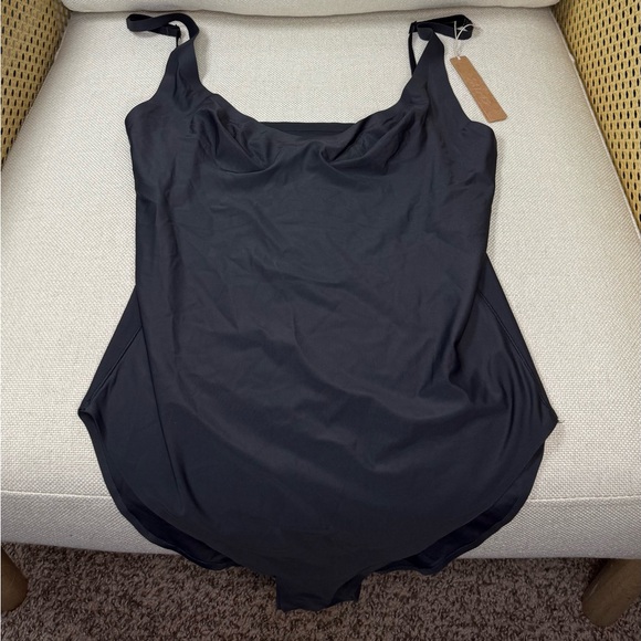 NWT Skims Foundations Brief Bodysuit - Picture 3 of 7